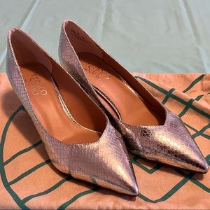 New Franco Sarto Silver Metallic Pointed Toe Kitten Heel Pumps Size 7